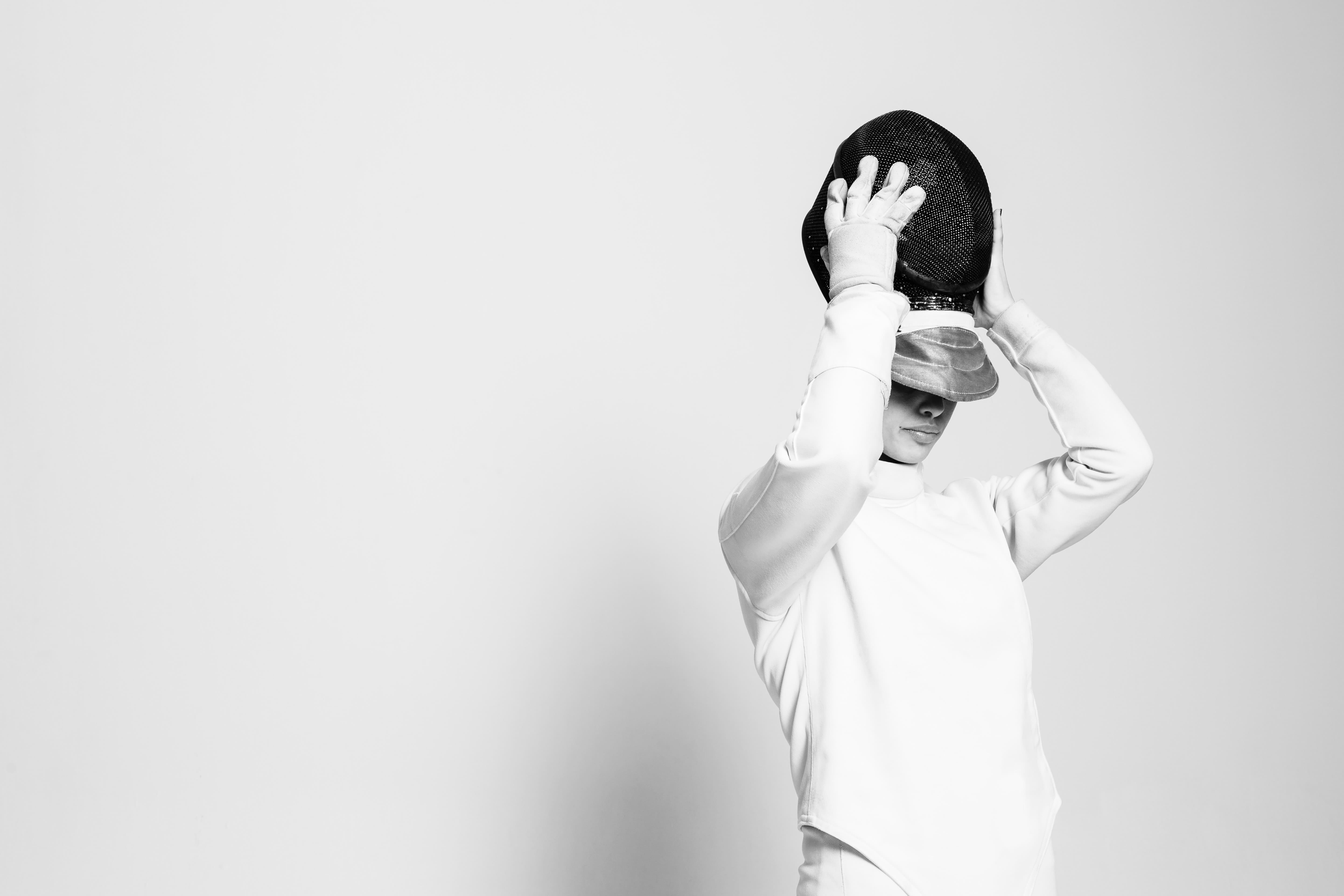 Person puts the fening mask on